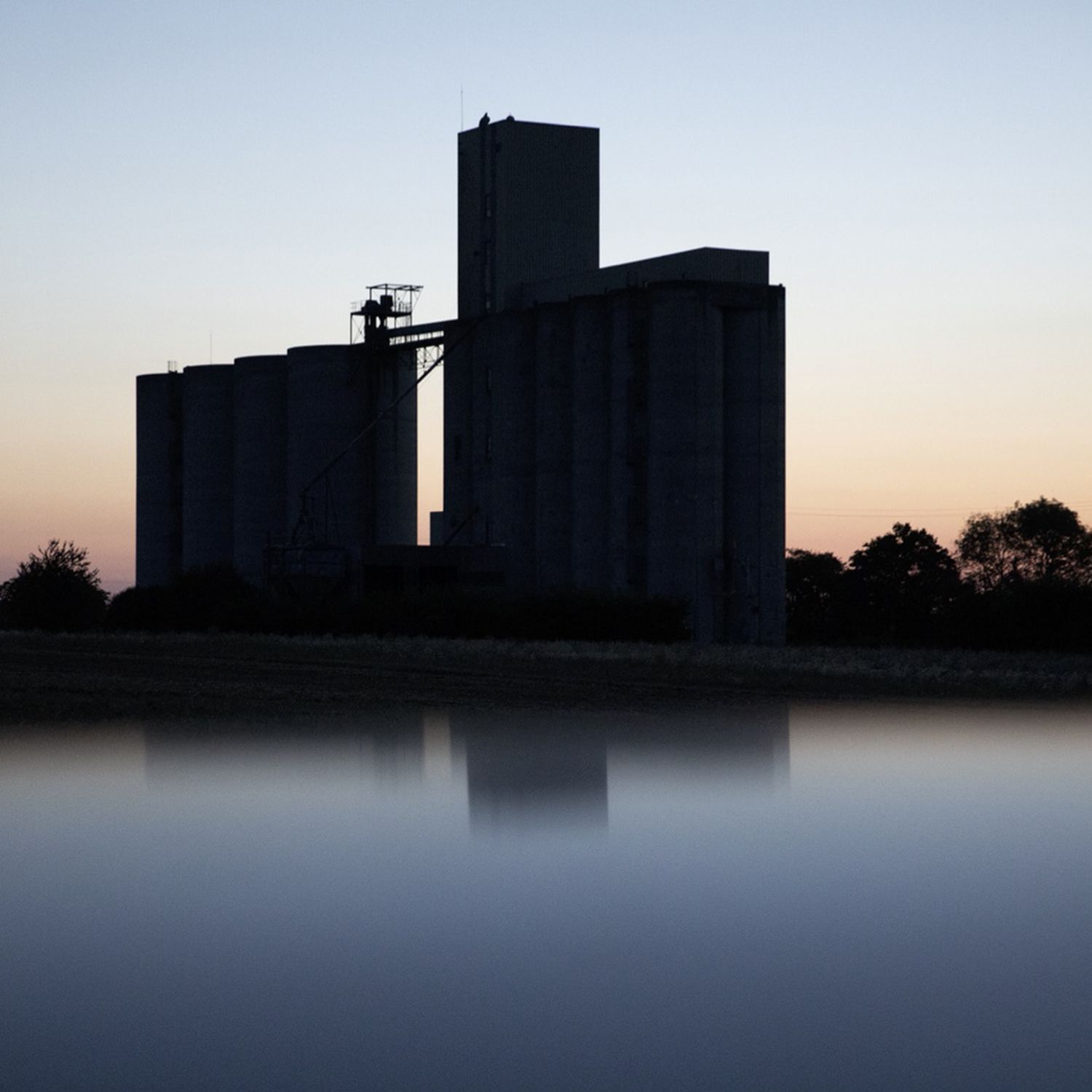 Box lumineuse\n\r« Silo Reflet  »\n\rRémi Gintzburger x Dada