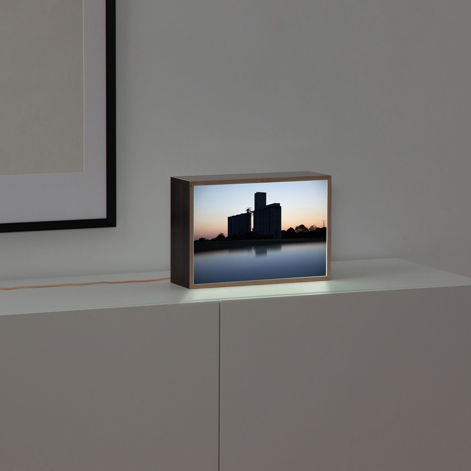 Box lumineuse\n\r« Silo Reflet  »\n\rRémi Gintzburger x Dada